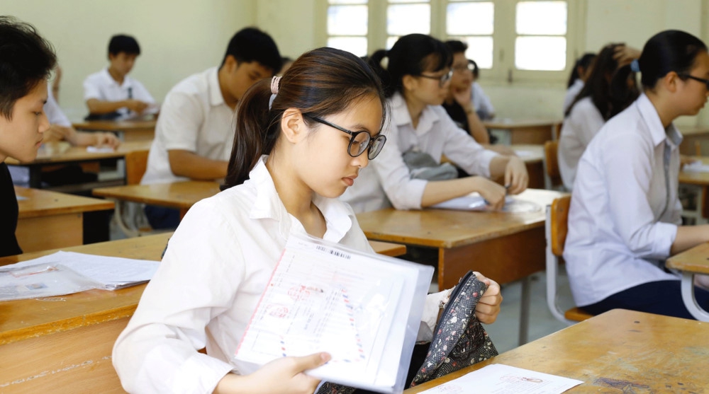Điểm chuẩn vào lớp 10 một số trường hot của Hà Nội tiếp tục giảm mạnh