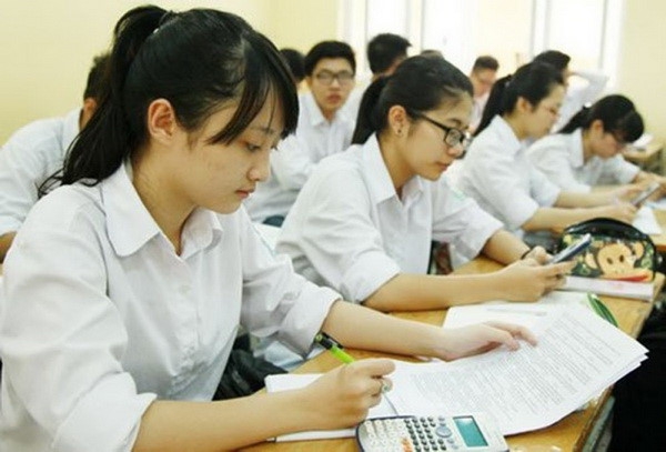 Điểm chuẩn vào các trường top đầu Hà Nội đều giảm mạnh