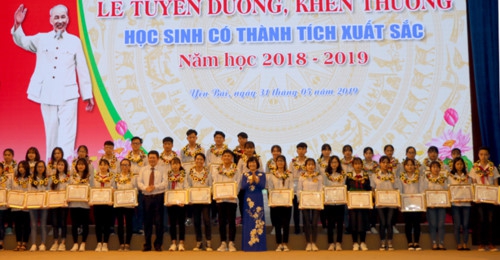 Yên Bái: Tuyên dương 187 học sinh có thành tích xuất sắc năm học 2018 – 2019 - Ảnh minh hoạ 7