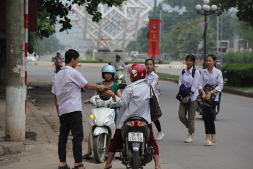 Chiều nay, thí sinh hồ hởi, tự tin bước vào thi môn Toán - Ảnh minh hoạ 3