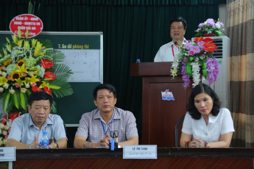 Thứ trưởng Nguyễn Hữu Độ động viên cán bộ coi thi tại cụm thi TP Hải Phòng - Ảnh minh hoạ 4