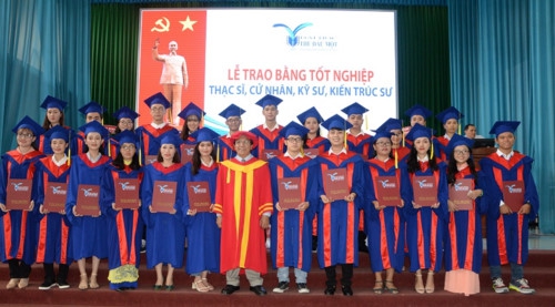 Hơn 1.600 sinh viên Trường ĐH Thủ Dầu Một nhận bằng tốt nghiệp - Ảnh minh hoạ 2