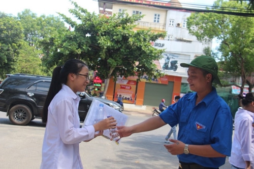 Chiều nay, thí sinh hồ hởi, tự tin bước vào thi môn Toán - Ảnh minh hoạ 8