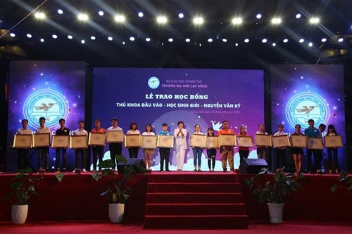 Đại học Lạc Hồng công bố điểm trúng tuyển và chính sách học bổng khủng - Ảnh minh hoạ 3