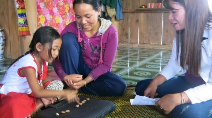 Tây Giang (Quảng Nam): Cha làm thầy, dạy con học chữ