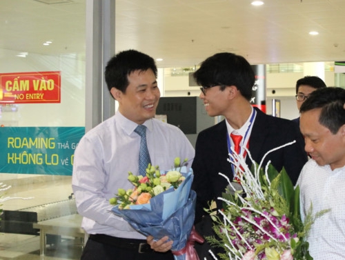Đón đoàn học sinh Việt Nam về nước sau kì tích tại Olympic Hóa học quốc tế - Ảnh minh hoạ 3