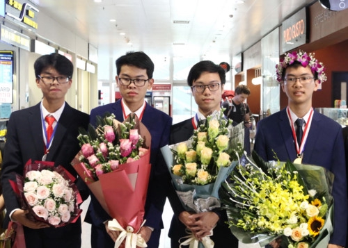 Đón đoàn học sinh Việt Nam về nước sau kì tích tại Olympic Hóa học quốc tế - Ảnh minh hoạ 5