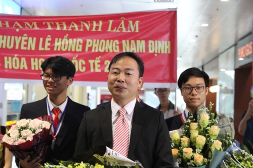 Đón đoàn học sinh Việt Nam về nước sau kì tích tại Olympic Hóa học quốc tế - Ảnh minh hoạ 6