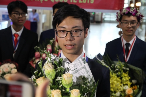Đón đoàn học sinh Việt Nam về nước sau kì tích tại Olympic Hóa học quốc tế - Ảnh minh hoạ 8