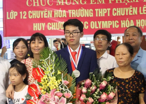 Đón đoàn học sinh Việt Nam về nước sau kì tích tại Olympic Hóa học quốc tế - Ảnh minh hoạ 9