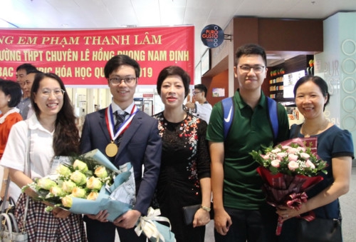 Đón đoàn học sinh Việt Nam về nước sau kì tích tại Olympic Hóa học quốc tế - Ảnh minh hoạ 10