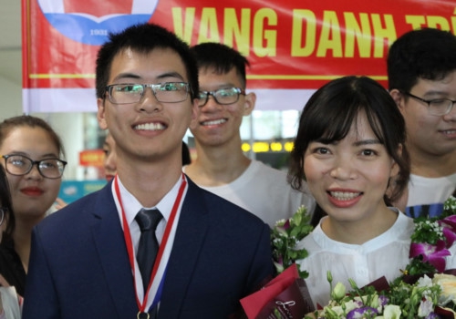 Đón đoàn học sinh Việt Nam về nước sau kì tích tại Olympic Hóa học quốc tế - Ảnh minh hoạ 12