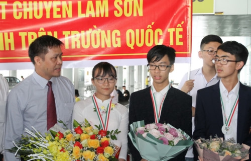 Đón đoàn Olympic Sinh học giành thành tích cao tại Hungary - Ảnh minh hoạ 2