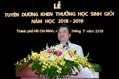 TP.HCM: Tuyên dương khen thưởng 618 học sinh giỏi các cấp - Ảnh minh hoạ 2