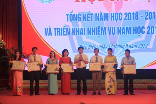 Điện Biên: Vinh danh gần 200 tập thể, cá nhân trong năm học 2018 - 2019 - Ảnh minh hoạ 3