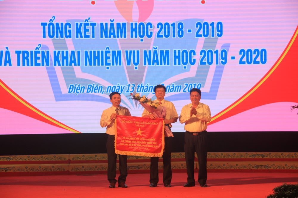 Điện Biên: Vinh danh gần 200 tập thể, cá nhân trong năm học 2018 - 2019