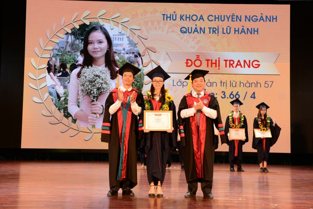 Hơn 2 nghìn cử nhân Trường ĐH Kinh tế Quốc dân nhận bằng tốt nghiệp chính quy năm 2019