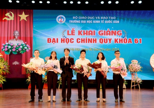 Hơn 5.000 tân sinh viên khóa 61 Trường ĐH Kinh tế Quốc dân bước vào năm học mới - Ảnh minh hoạ 2