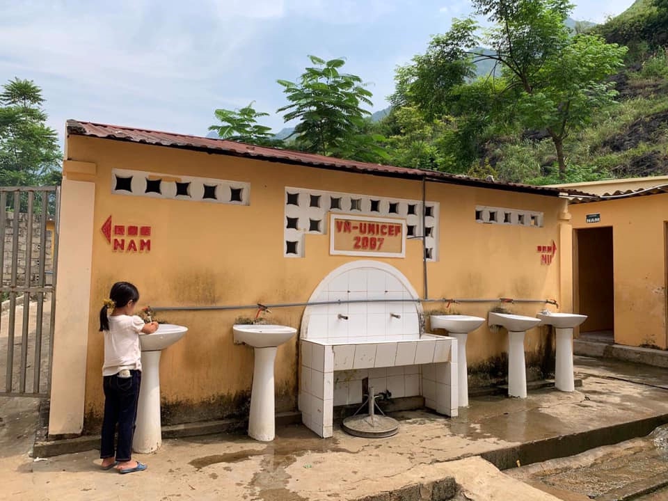 Nhà vệ sinh trường học vùng cao: Vô cùng bức thiết