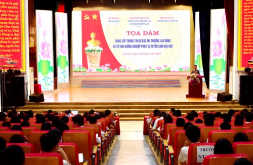 Cung cấp thông tin chính thống giúp học sinh chọn đúng nghề trong tương lai - Ảnh minh hoạ 2