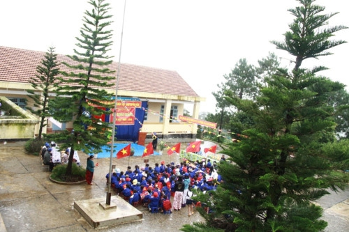 Kon Tum: Học sinh đội mưa đi dự khai giảng muộn - Ảnh minh hoạ 5