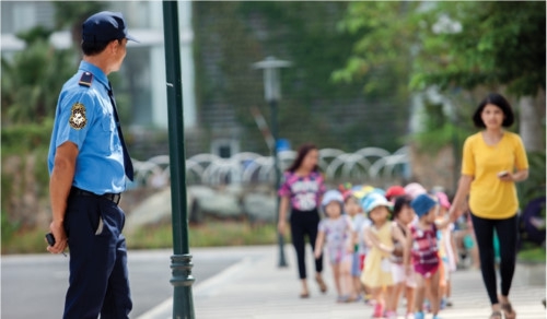 An ninh, an toàn trường học: Thiếu vắng bảo vệ - lỏng lẻo an ninh - Ảnh minh hoạ 2