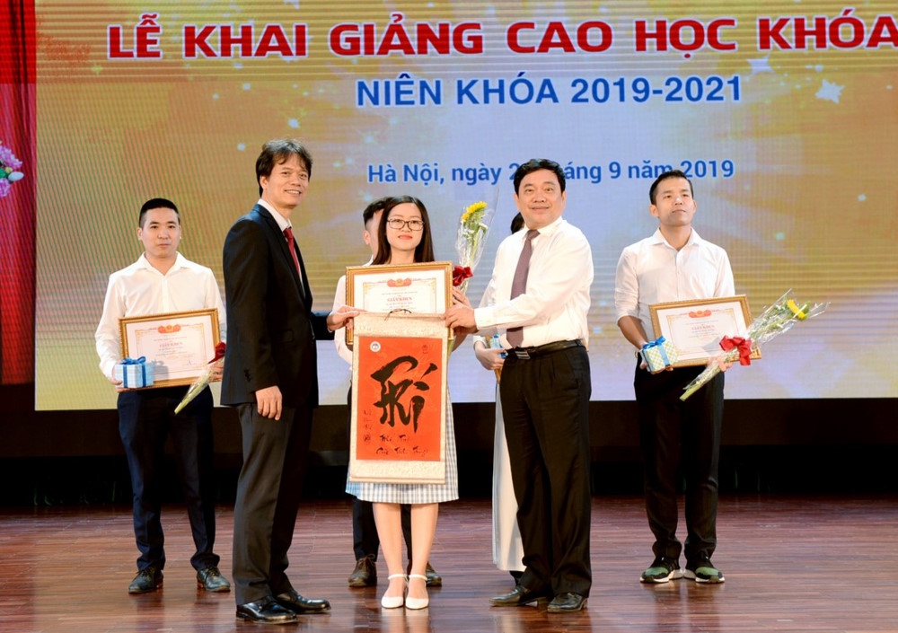 Trường ĐH Kinh tế Quốc dân khai giảng Cao học khóa 28, chào đón 770 tân học viên