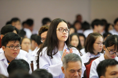 Độc đáo khai giảng của những sinh viên blouse trắng - Ảnh minh hoạ 4