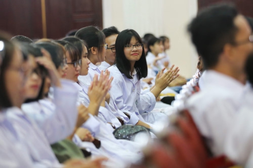 Độc đáo khai giảng của những sinh viên blouse trắng - Ảnh minh hoạ 5