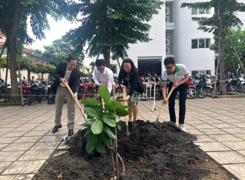 Trường ĐH Sư phạm TPHCM: Nhiều hoạt động hấp dẫn, thiết thực chào năm học mới - Ảnh minh hoạ 2