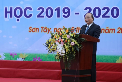 Thủ tướng Nguyễn Xuân Phúc: Dạy chữ quan trọng, dạy người còn quan trọng hơn