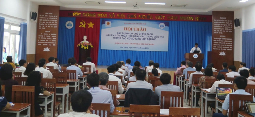 Xây dựng chính sách nghiên cứu khoa học cho giảng viên trẻ