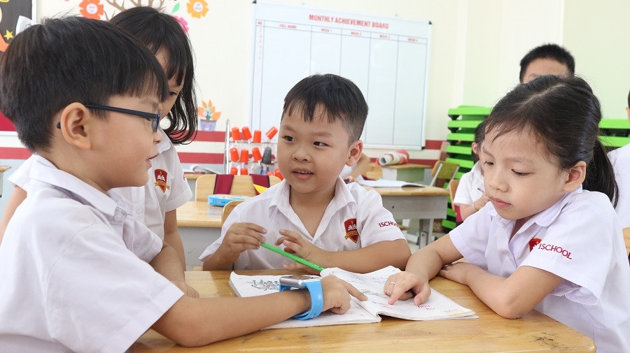 “Thần đồng tiếng Anh” Nguyễn Lê Bảo Chung nhận học bổng toàn phần từ iSchool Hà Tĩnh
