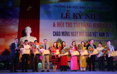 Trường Đại học kinh tế Huế đón nhận bằng khen của Bộ GD&ĐT - Ảnh minh hoạ 2