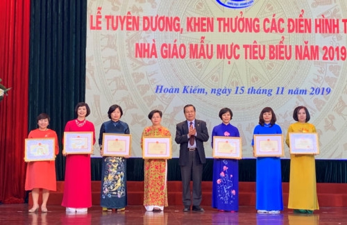 Hà Nội: Vinh danh giáo viên tiêu biểu quận Hoàn Kiếm - Ảnh minh hoạ 6