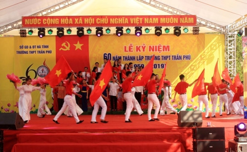 Hà Tĩnh: Kỷ niệm 60 năm thành lập trường THPT Trần Phú - Ảnh minh hoạ 3