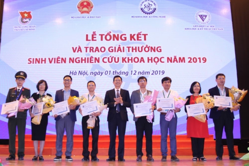 Trao giải cho 10 đề tài xuất sắc nhất cuộc thi sinh viên nghiên cứu khoa học 2019 - Ảnh minh hoạ 26