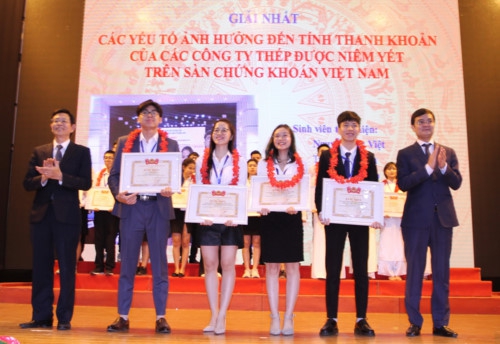 Trao giải cho 10 đề tài xuất sắc nhất cuộc thi sinh viên nghiên cứu khoa học 2019 - Ảnh minh hoạ 21