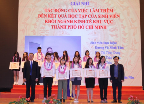 Trao giải cho 10 đề tài xuất sắc nhất cuộc thi sinh viên nghiên cứu khoa học 2019 - Ảnh minh hoạ 12