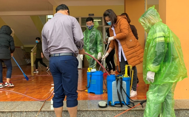 Quảng Ninh: 100% trường học tổng vệ sinh, phun thuốc khử khuẩn phòng chống virus Corona - Ảnh minh hoạ 2