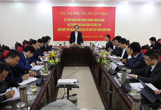 Bộ trưởng Phùng Xuân Nhạ kiểm tra công tác phòng chống dịch nCoV tại các sơ sở giáo dục ở Nam Định - Ảnh minh hoạ 2