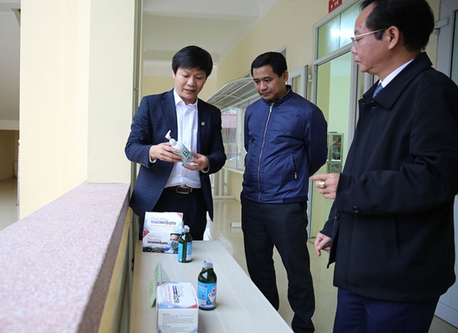 Bộ trưởng Phùng Xuân Nhạ kiểm tra công tác phòng chống dịch nCoV tại các sơ sở giáo dục ở Nam Định - Ảnh minh hoạ 5