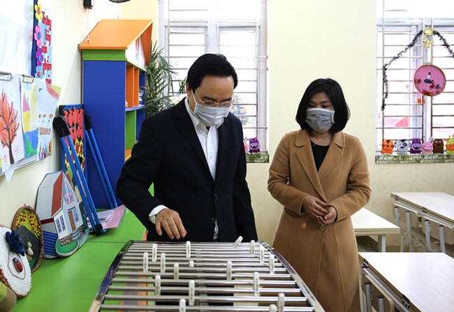 Bộ trưởng Phùng Xuân Nhạ kiểm tra công tác phòng chống dịch nCoV tại các sơ sở giáo dục ở Nam Định - Ảnh minh hoạ 8