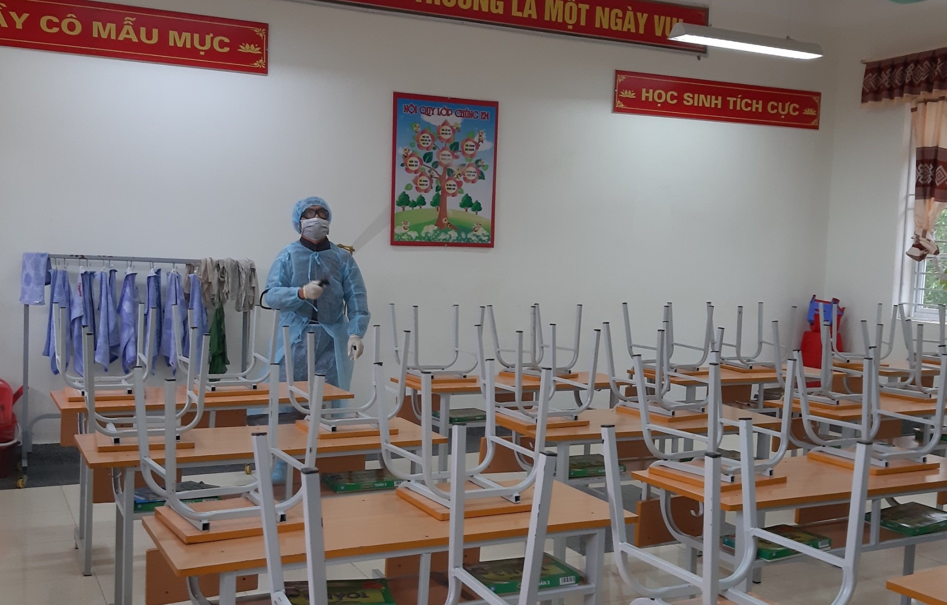 Quảng Ninh: 100% trường học tổng vệ sinh, phun thuốc khử khuẩn phòng chống virus Corona