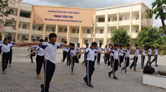 Phấn khởi ngày trở lại lớp - Ảnh minh hoạ 2