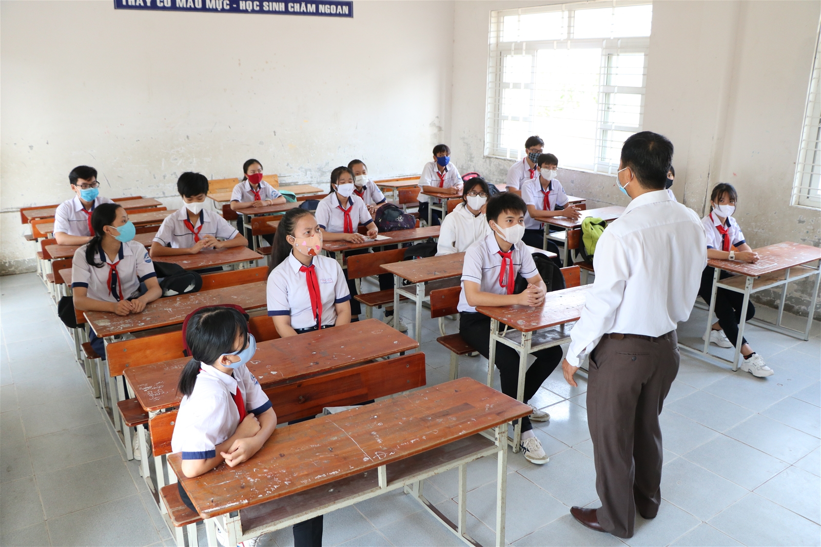 Ninh Thuận: Trường học loay hoay giãn cách lớp học - Ảnh minh hoạ 4