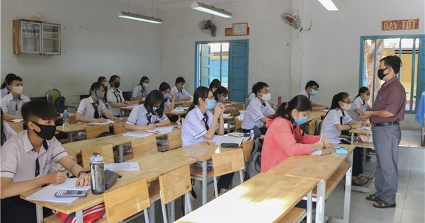 Ninh Thuận: Học sinh cấp THCS và THPT trở lại trường, chia đôi lớp thực hiện giãn cách