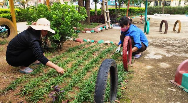 Thầy cô tất bật chuẩn bị đón học sinh trở lại trường ở vùng biên Việt – Lào - Ảnh minh hoạ 3