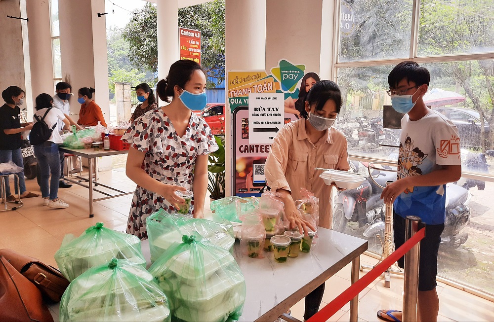 Thái Nguyên: Thầy cô chuẩn bị nhiều “món quà” ý nghĩa, sinh viên yên tâm trở lại nhịp học - Ảnh minh hoạ 4