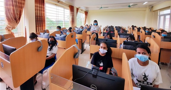 Đại học Thái Nguyên: Sinh viên trở lại trường trong niềm vui “lạ lẫm”